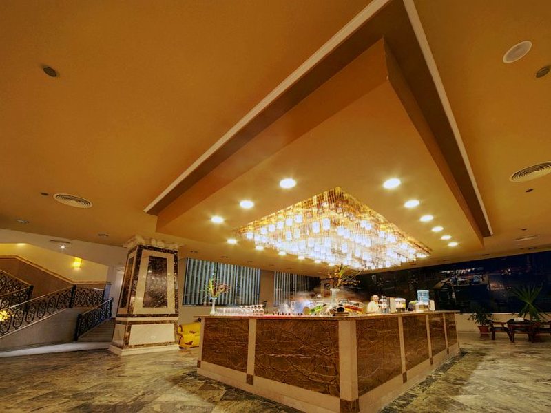 AMC Royal Hotel 27225