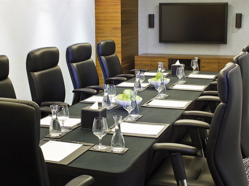 AVANI Deira Dubai Hotel (ех 48433