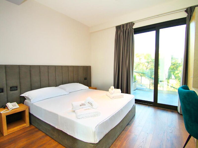 A and G Hotel 326699