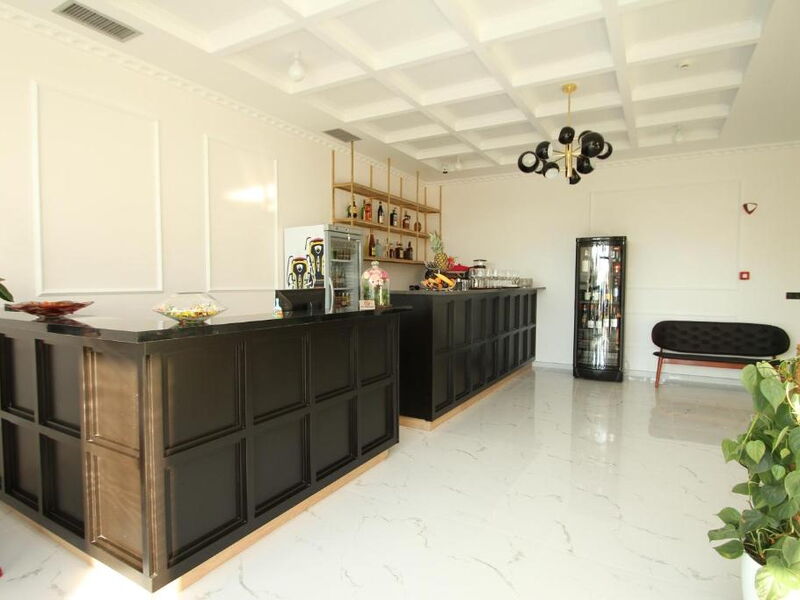 A and G Hotel 326702