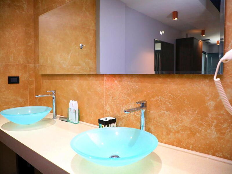 A and G Hotel 326708