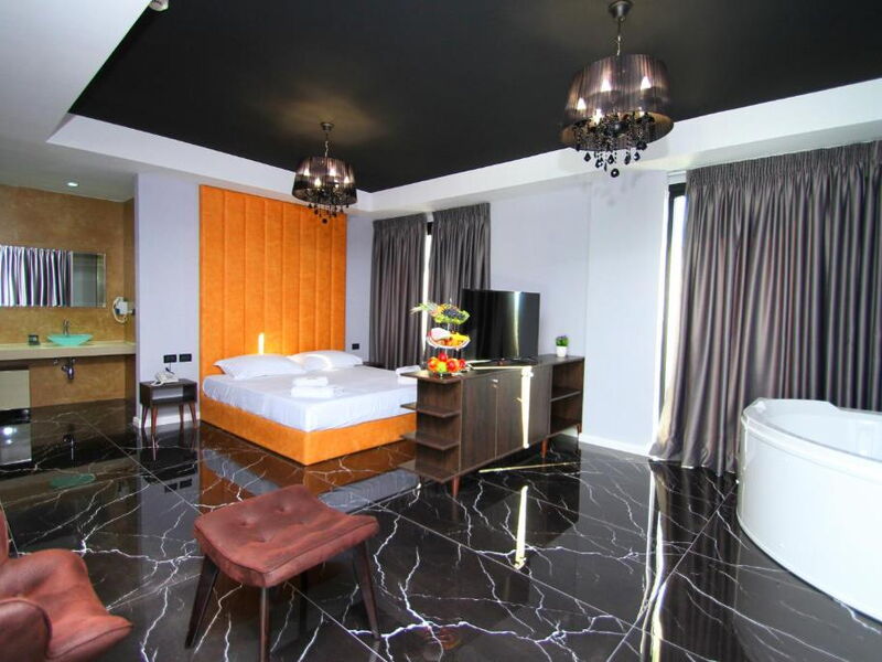 A and G Hotel 326716