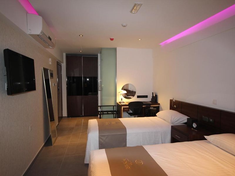 Achilleos City Hotel 162011