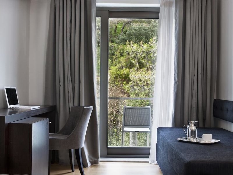 Acropolis Hills 230506