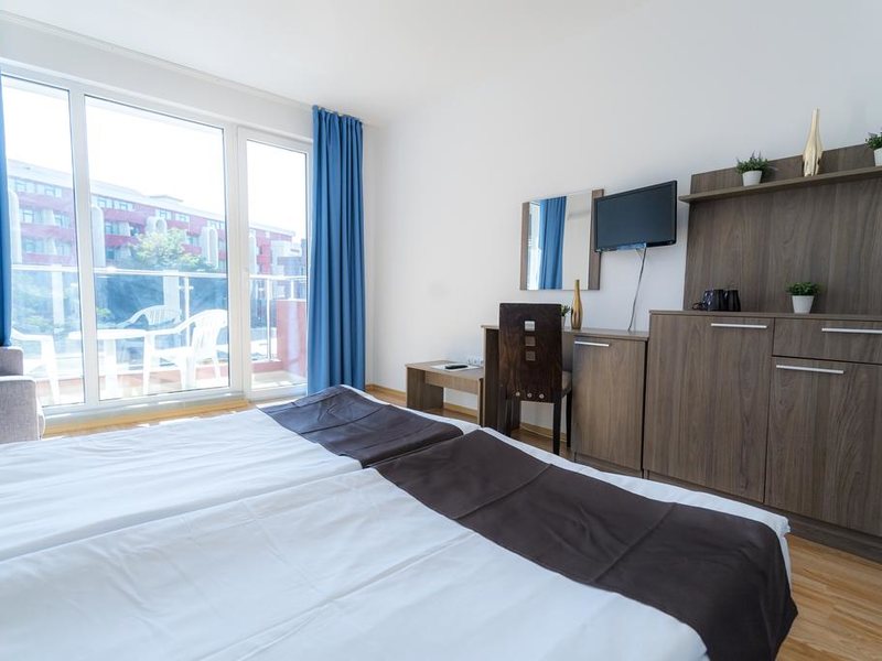 Admiral Plaza 163300