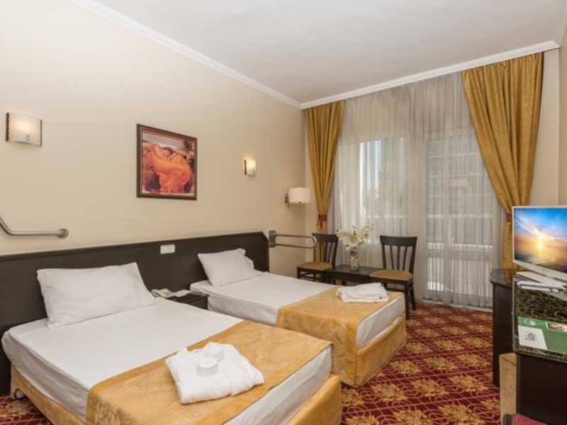 Adonis Hotel 157741