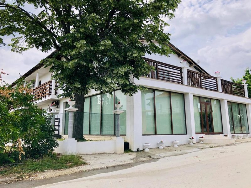 Adrian Villa  317943