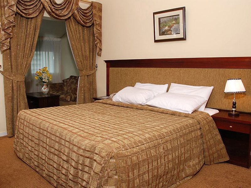 Al Bustan Hotels Flats 44961