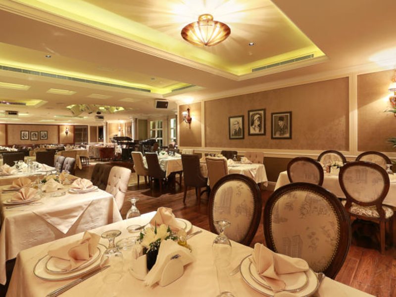 Al Khaleej Palace Hotel 45171