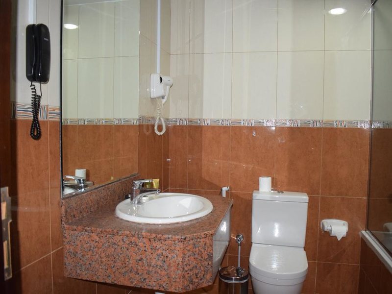 Al Waleed Palace Hotel Apartments Al Barsha 300671