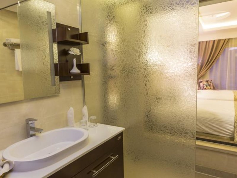 Albatros White Beach  130076