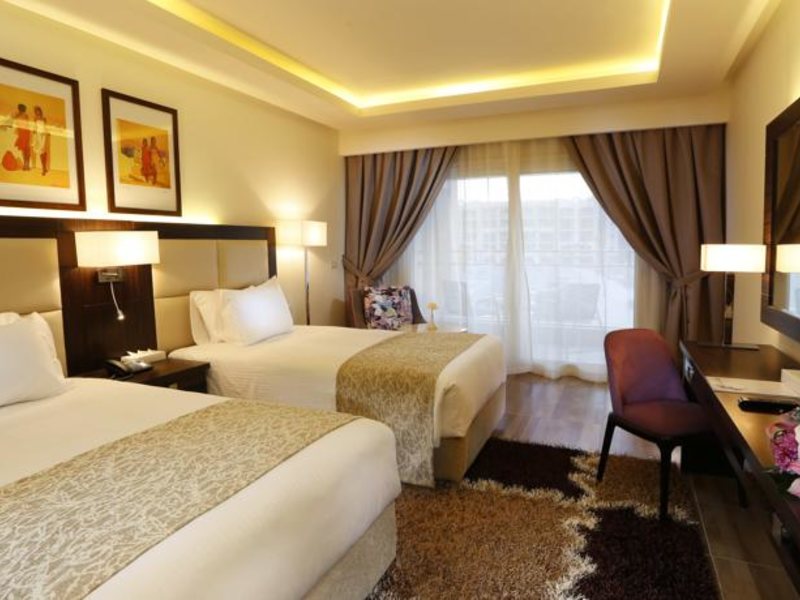 Albatros White Beach  130077