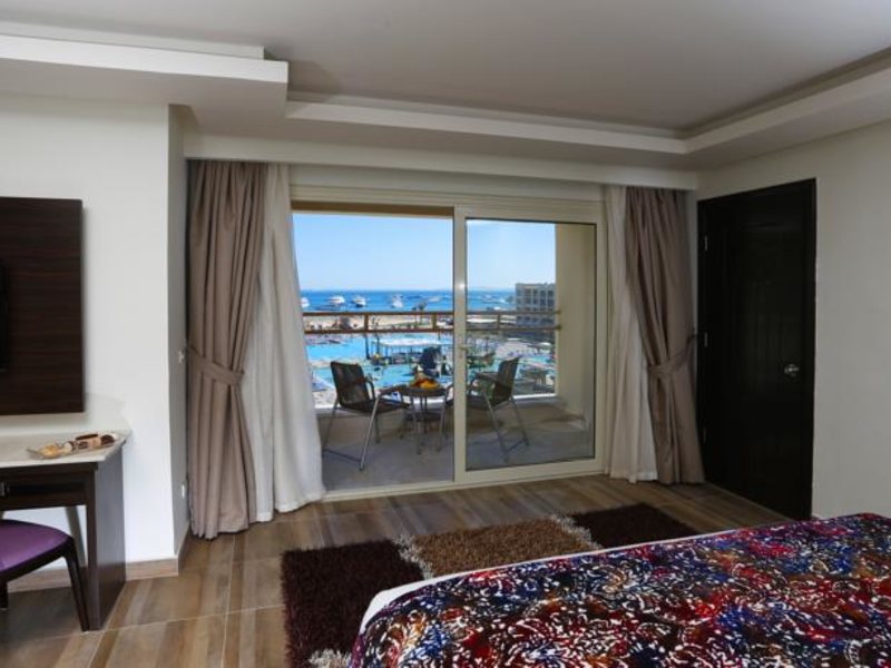 Albatros White Beach  130089