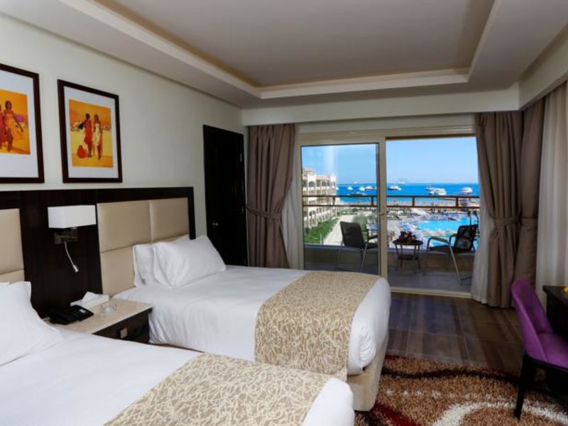 Albatros White Beach  130096