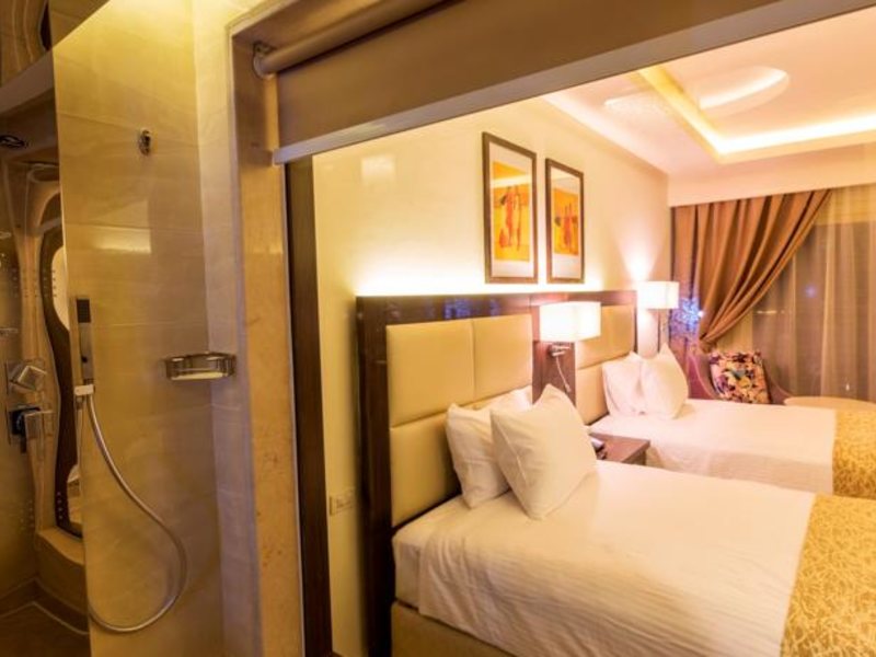 Albatros White Beach  130097