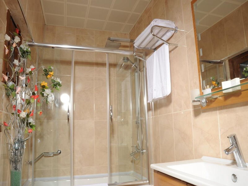 Alfa Hotel  240150