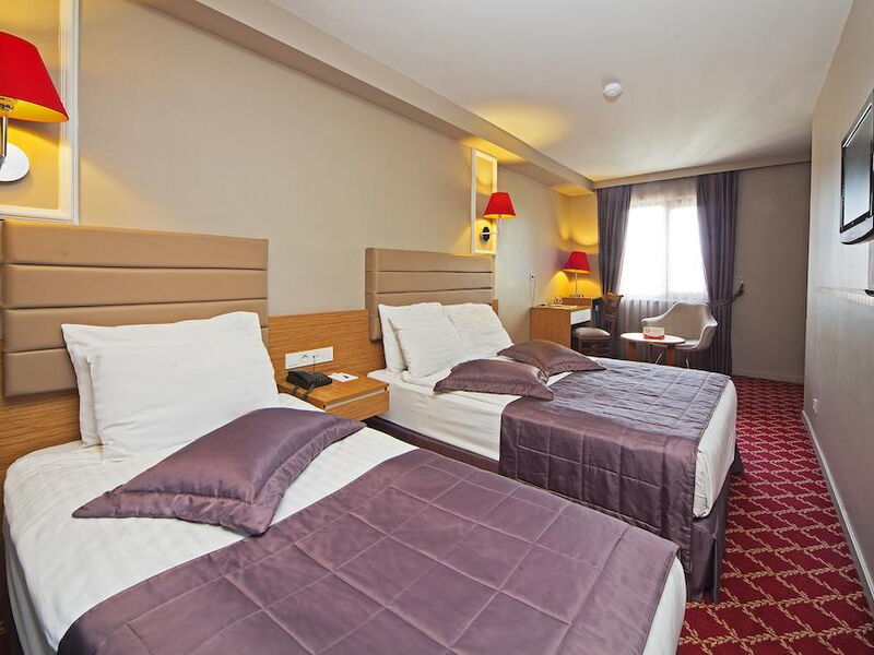 All Seasons Hotel 194271