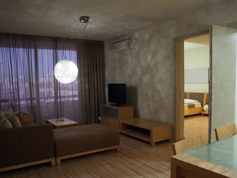 Almond Business Suites Apts 87580