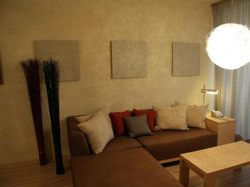 Almond Business Suites Apts 87581