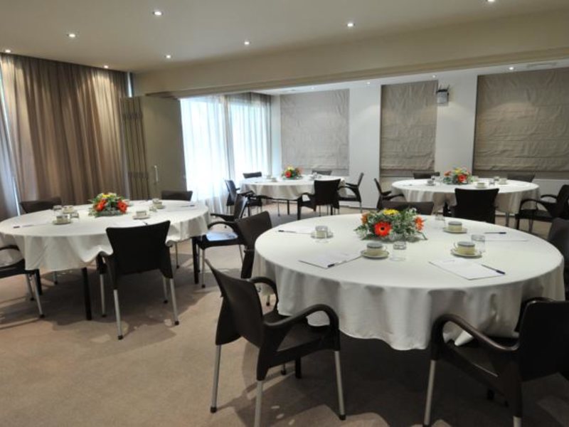 Almond Business Suites Apts 87585