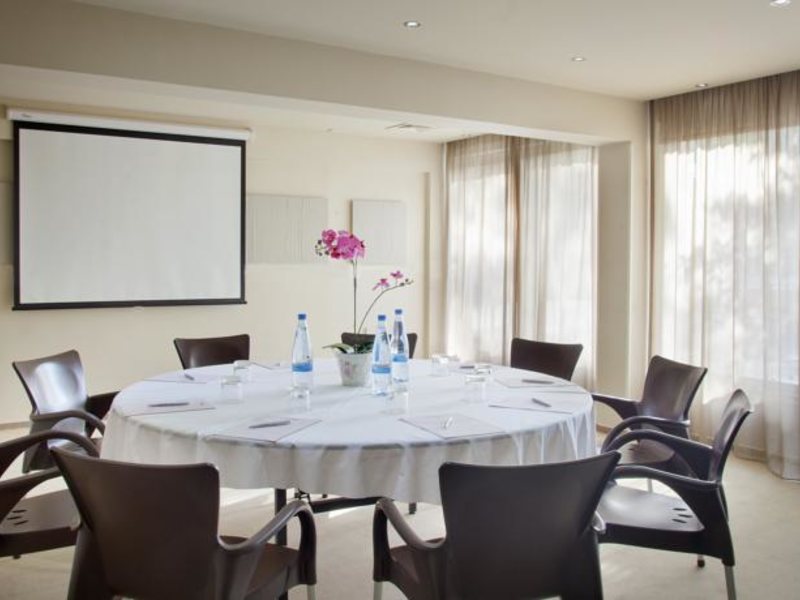 Almond Business Suites Apts 87613