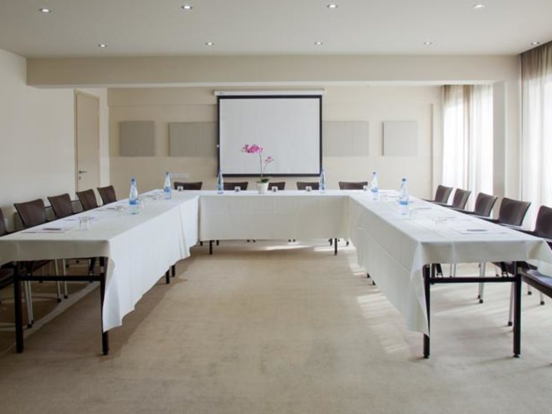 Almond Business Suites Apts 87614