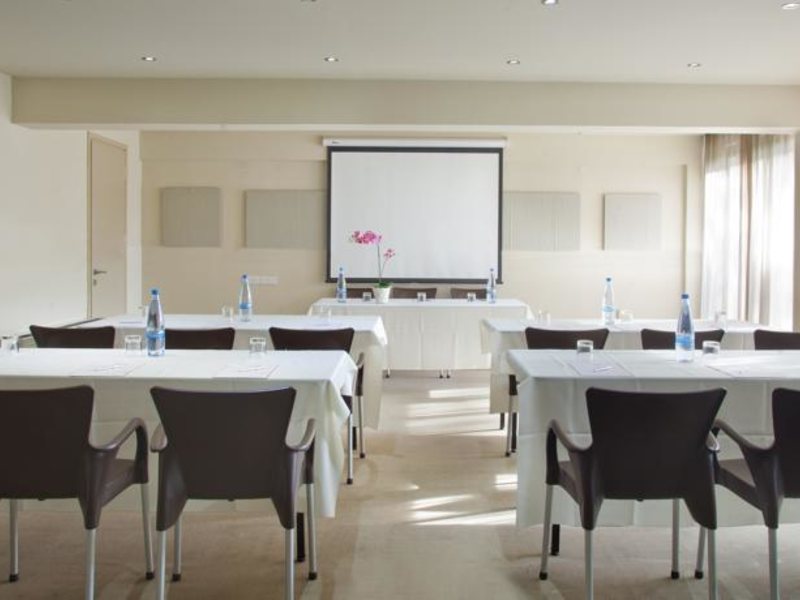 Almond Business Suites Apts 87615