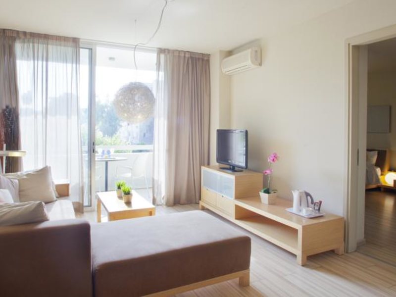 Almond Business Suites Apts 87622