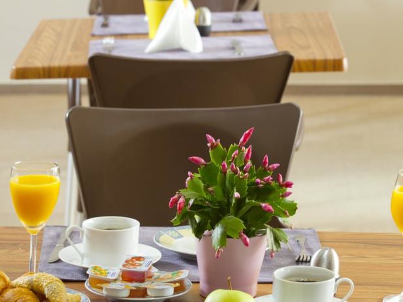 Almond Business Suites Apts 87623