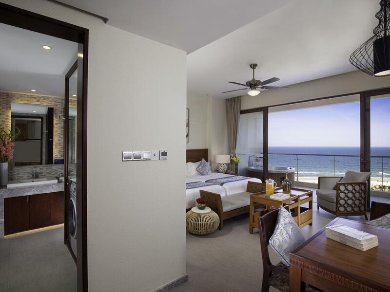 Aloha Oceanfront Suite Resort 298504