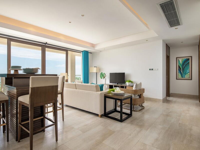 Aloha Oceanfront Suite Resort 298511