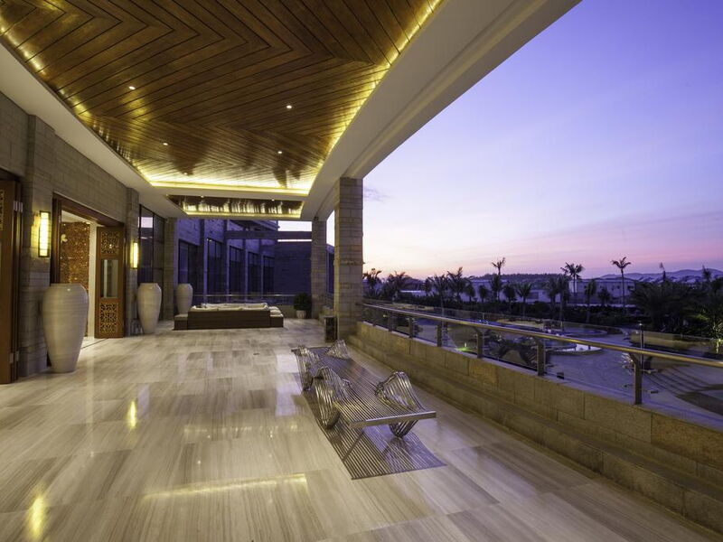 Aloha Oceanfront Suite Resort 298516