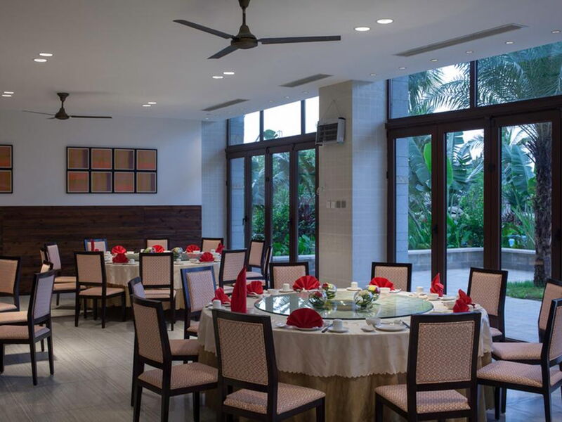 Aloha Oceanfront Suite Resort 298526