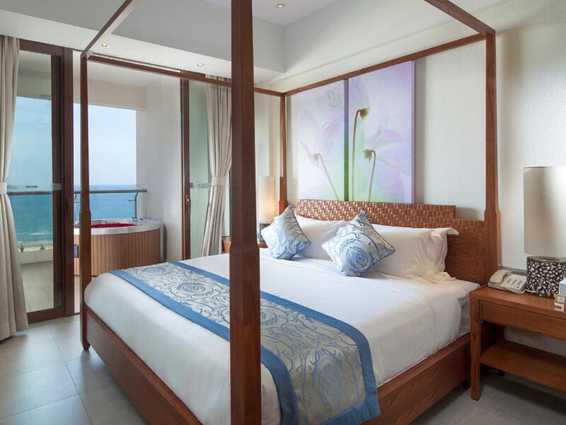 Aloha Oceanfront Suite Resort 298535