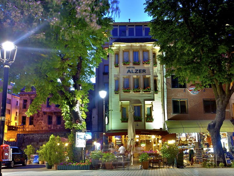 Alzer Hotel 240206