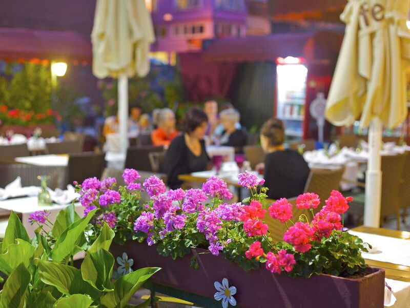 Alzer Hotel 240208