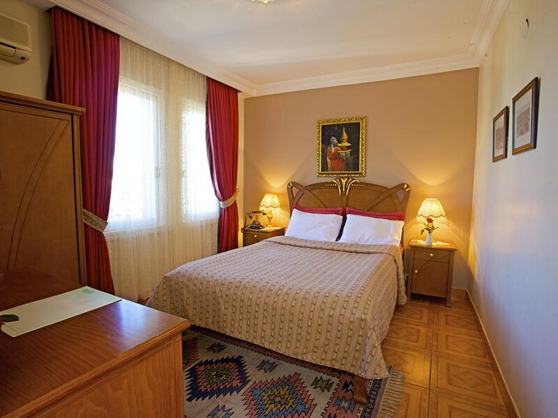 Alzer Hotel 240210