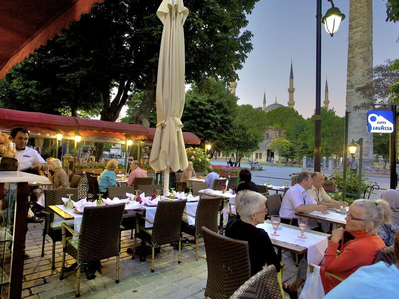 Alzer Hotel 240212