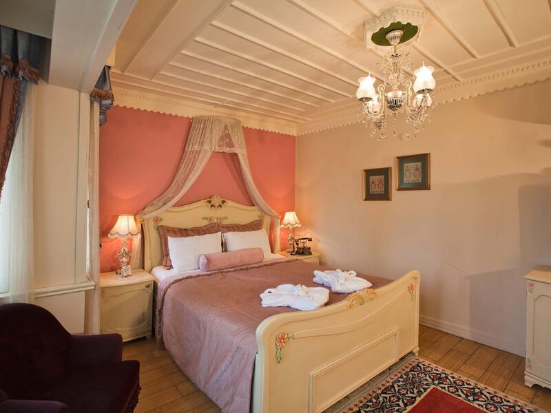 Alzer Hotel 240215