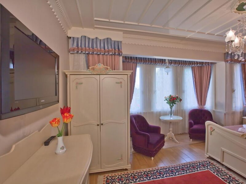 Alzer Hotel 240219