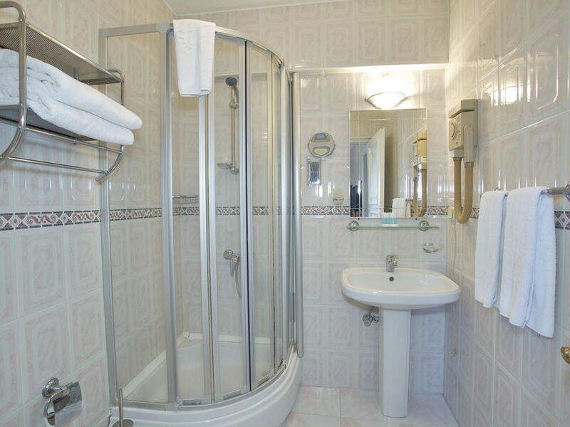 Alzer Hotel 240221