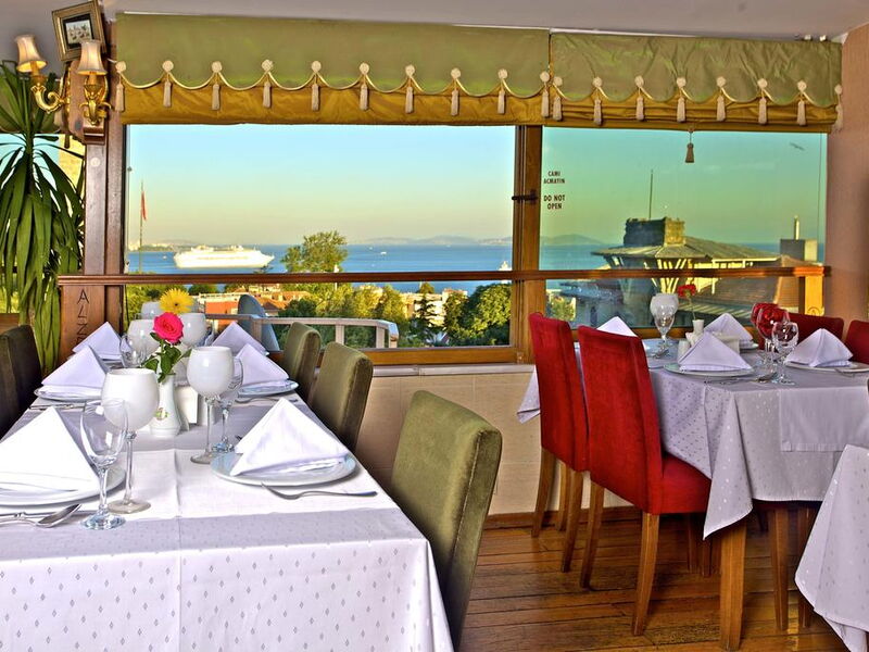 Alzer Hotel 240229