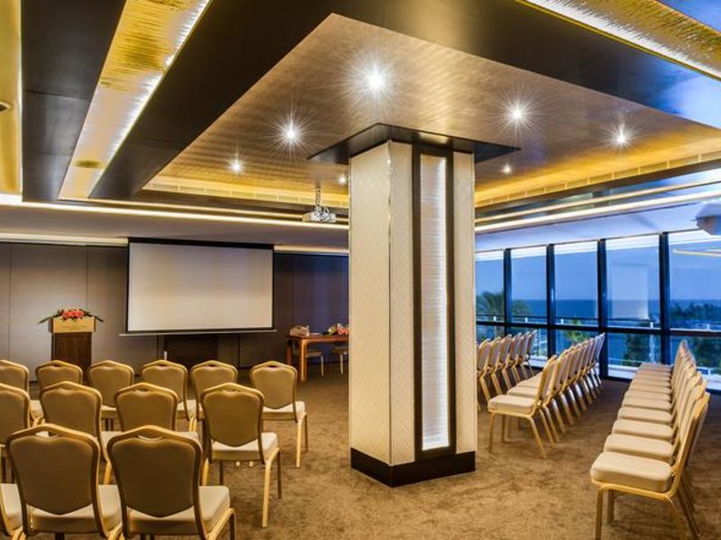 Amathus Beach Hotel 204437