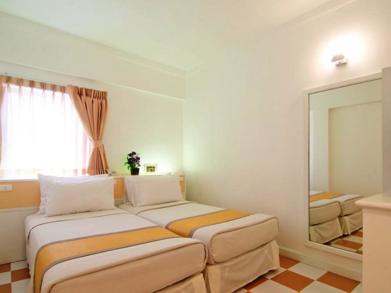 Ambassador Inn Wing 221013