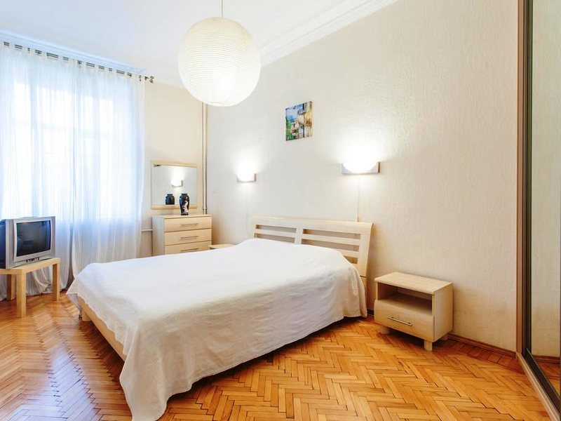 Ambassador Inn Wing 221022