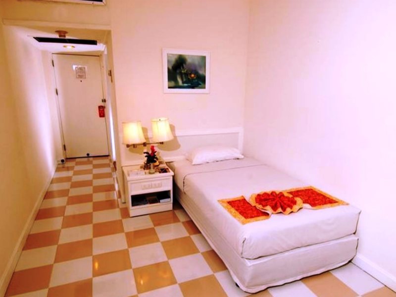 Ambassador Inn Wing 221024