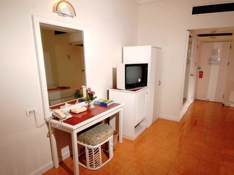 Ambassador Inn Wing 221025