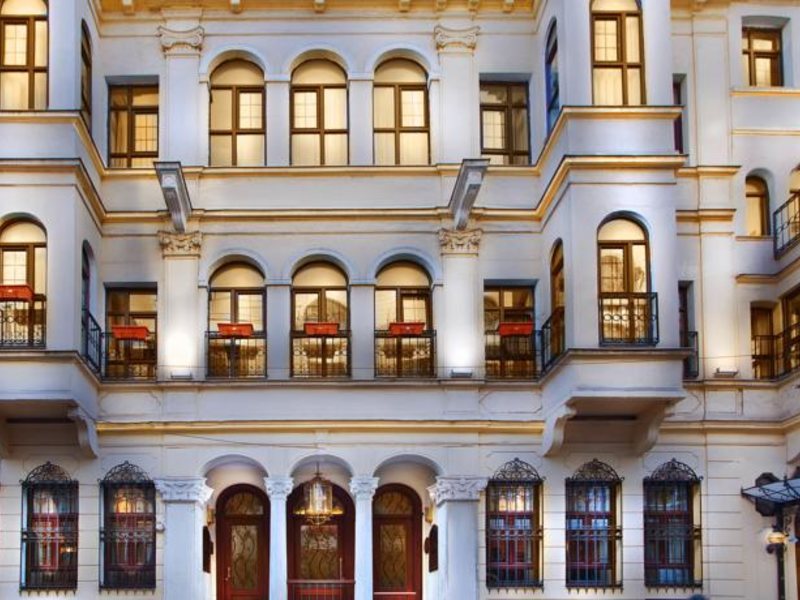 Amber Hotel (ех 158643