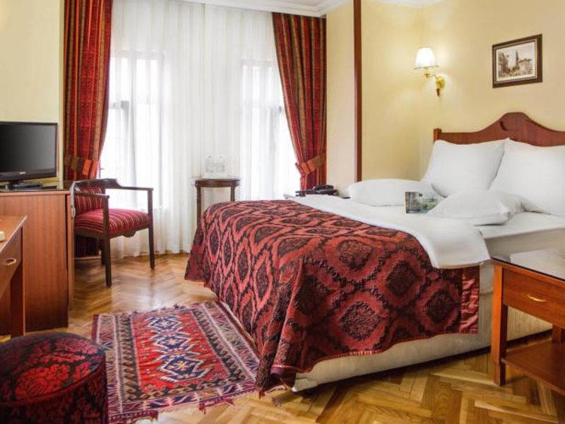 Amber Hotel (ех 158644