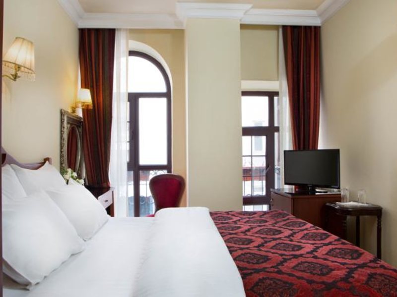 Amber Hotel (ех 158646